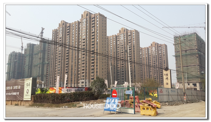 【小希跑盘】合景领峰土豪金外立面粗现啦!霸气外露!
